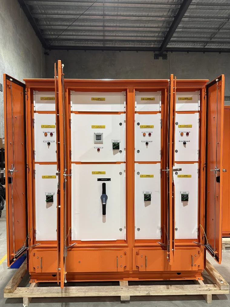 Motor control centre with starter sections